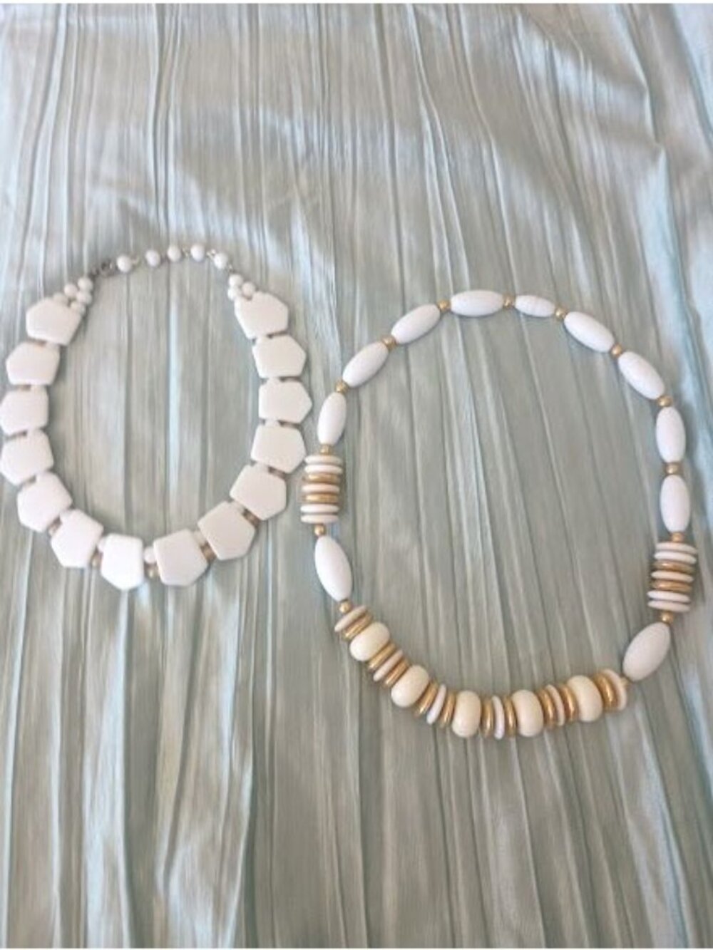 2 Vintage White & Gold Beaded Collar Necklaces Glass Hexagonal & Rresin Oval - Picture 8 of 14